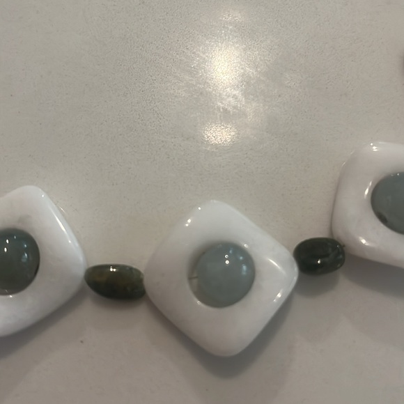 Vintage Necklace White square Agate green agate beads & small jadeite oblongs - Picture 2 of 5